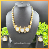 White Triangular Necklace2